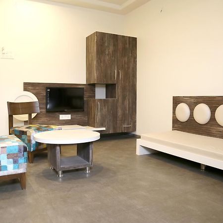 Hotel Vrinda Latur Luaran gambar