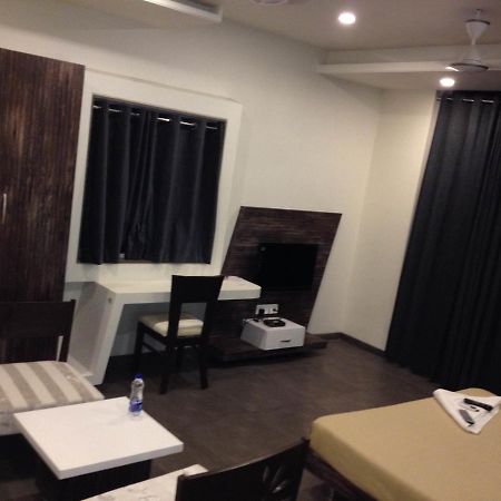 Hotel Vrinda Latur Luaran gambar