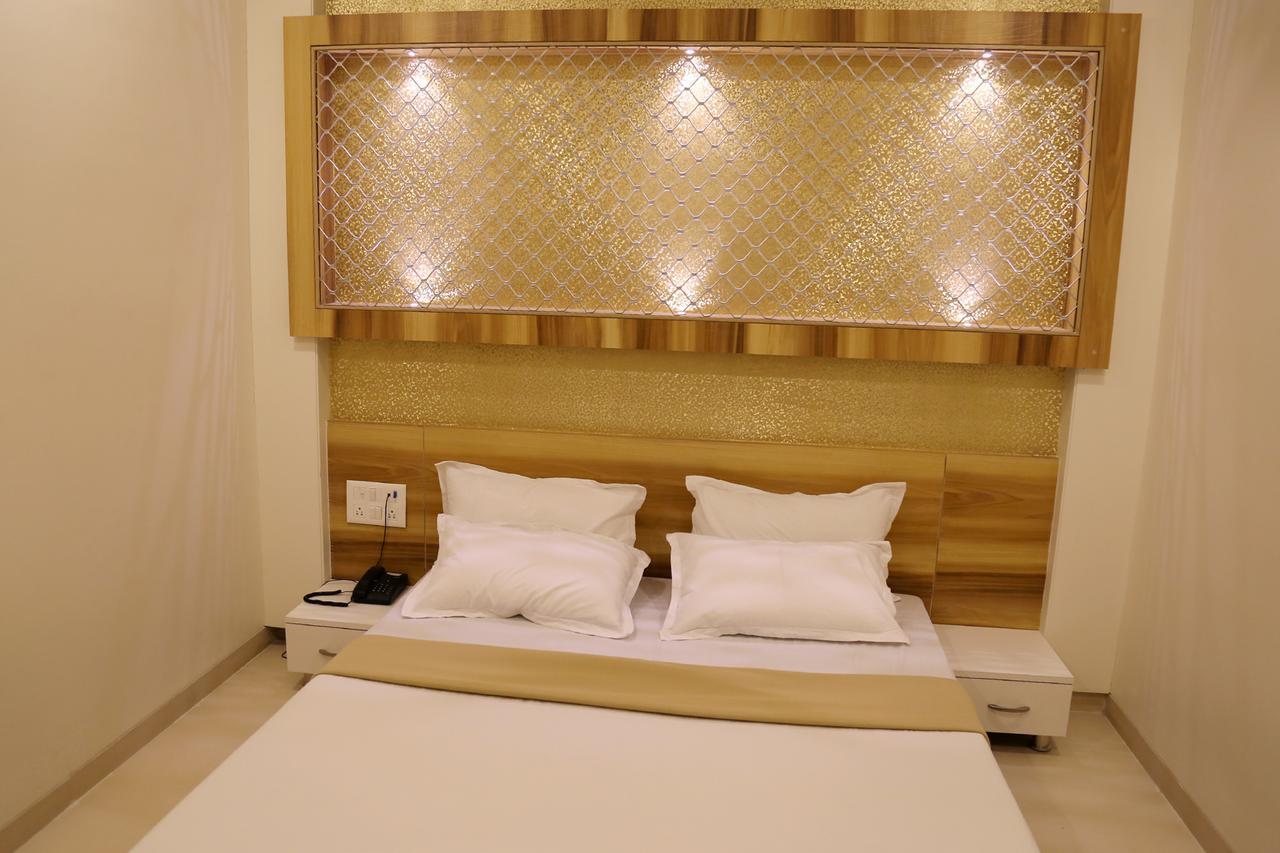 Hotel Vrinda Latur Luaran gambar
