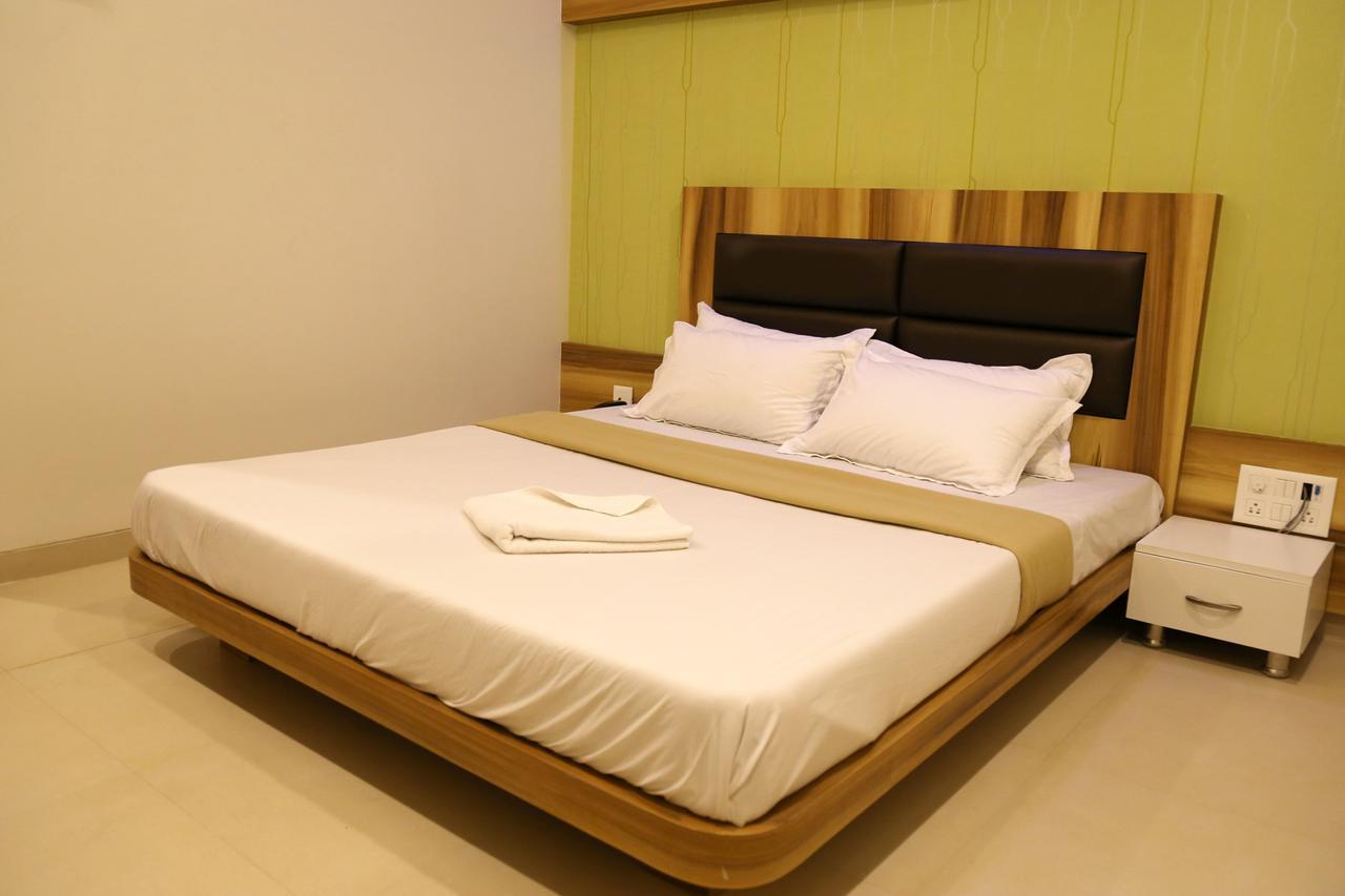 Hotel Vrinda Latur Luaran gambar