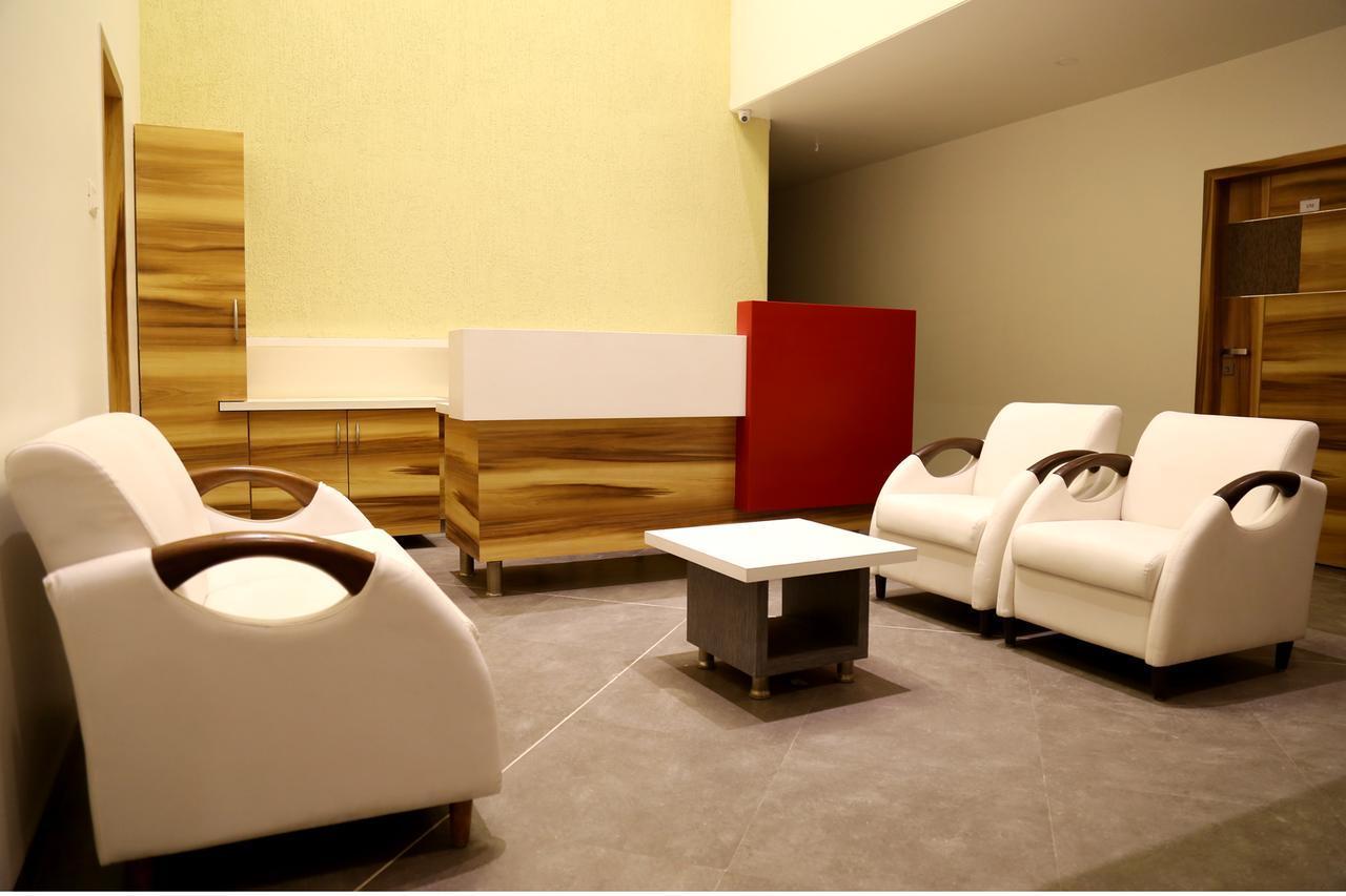 Hotel Vrinda Latur Luaran gambar