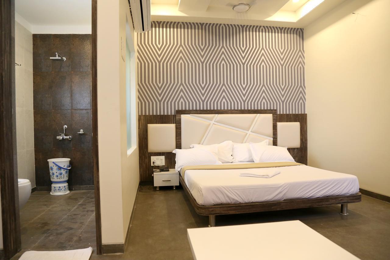 Hotel Vrinda Latur Luaran gambar