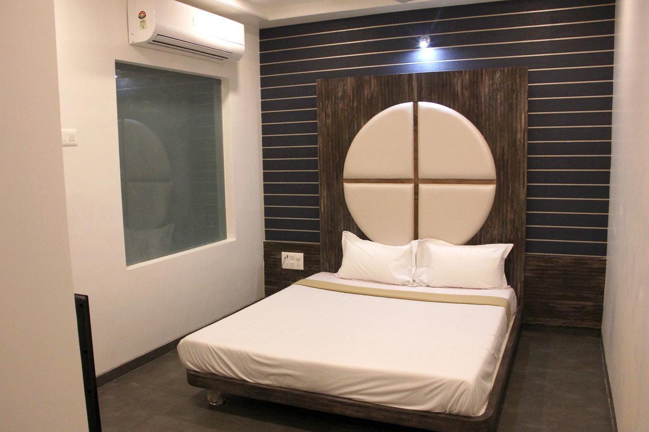 Hotel Vrinda Latur Luaran gambar