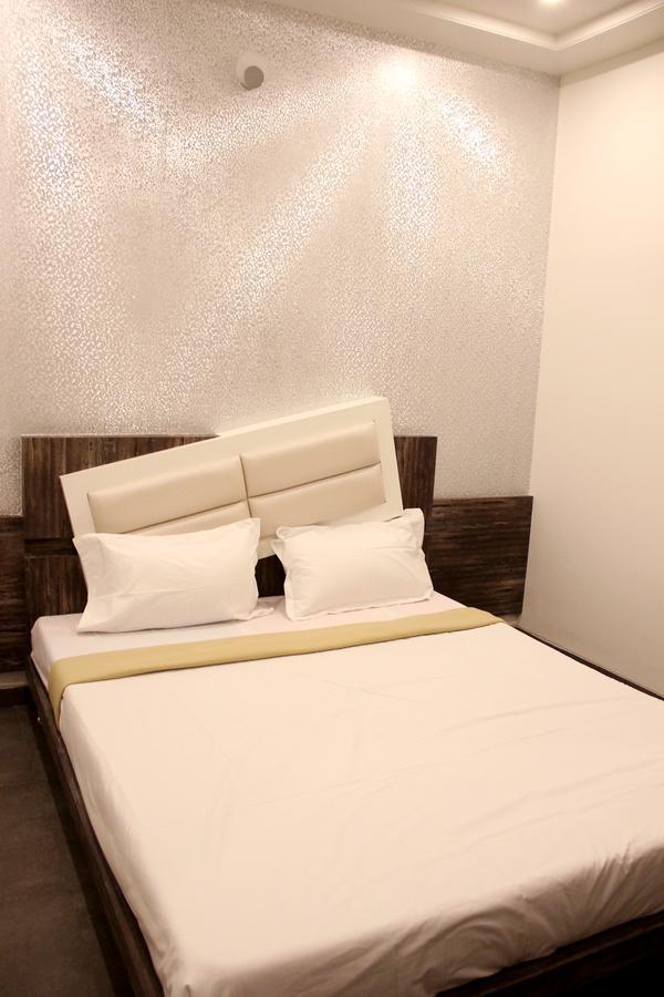 Hotel Vrinda Latur Luaran gambar