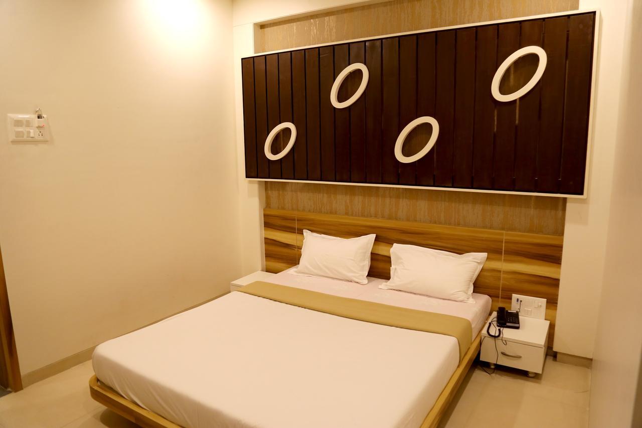 Hotel Vrinda Latur Luaran gambar